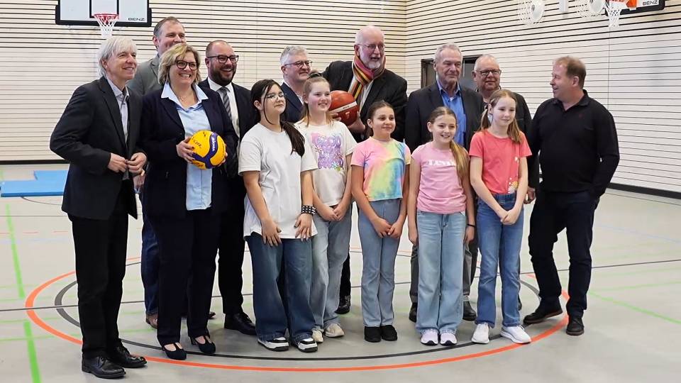 Investition in Bewegung: Sporthalle Clip 4dbb0f73