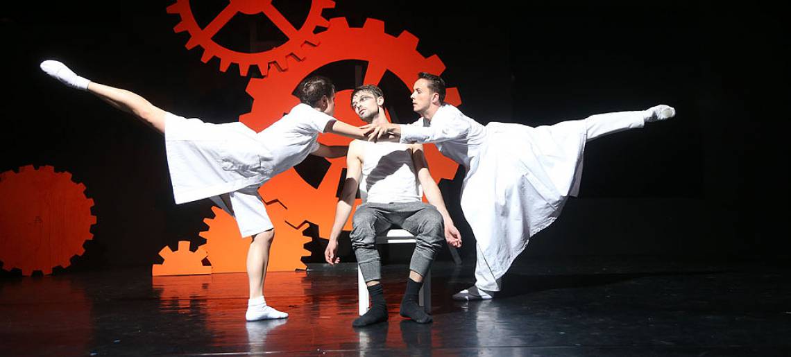 Kultfilm als Tanztheater: Clockwork Clip 9d313621