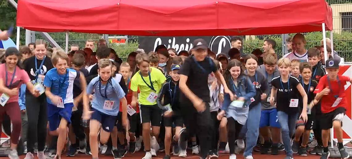 4.917 Runden für Tansania: Lauf Clip 9e63db05